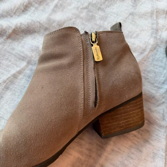 Blondo Women’s Ankle Booties size 9.5 - Picture 3 of 11
